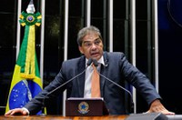Hélio José critica gestão da companhia de água do Distrito Federal