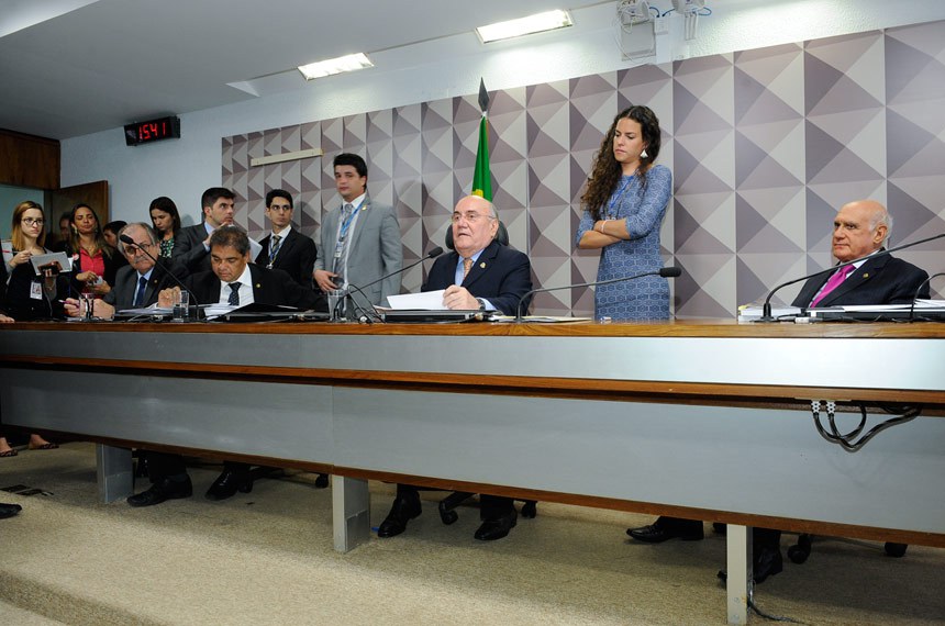 O senador Flexa Ribeiro (PSDB-PA) foi eleito presidente da comissão mista de análise da MP 756/2017