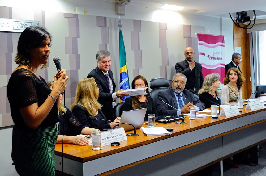 Audiência pública na Comissão de Direitos Humanos e Legislação Participativa debate consequências da reforma da Previdência para as mulheres 