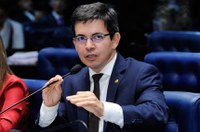 Randolfe questiona no STF legalidade da aprovação de projeto da terceirização 