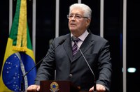 Roberto Requião defende a aprovação do projeto contra o abuso de autoridade