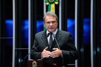 Alvaro Dias critica possível aumento de impostos e cobra solução para dívida pública 