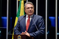 Alvaro Dias elogia modelo prisional da Associação de Proteção e Assistência aos Condenados