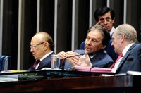 Projeto sobre terceirização continuará sendo analisado pelo Senado, diz Eunício