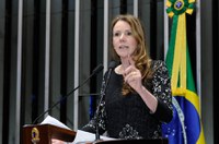 Vanessa Grazziotin acusa Temer de promover desmonte da máquina pública
