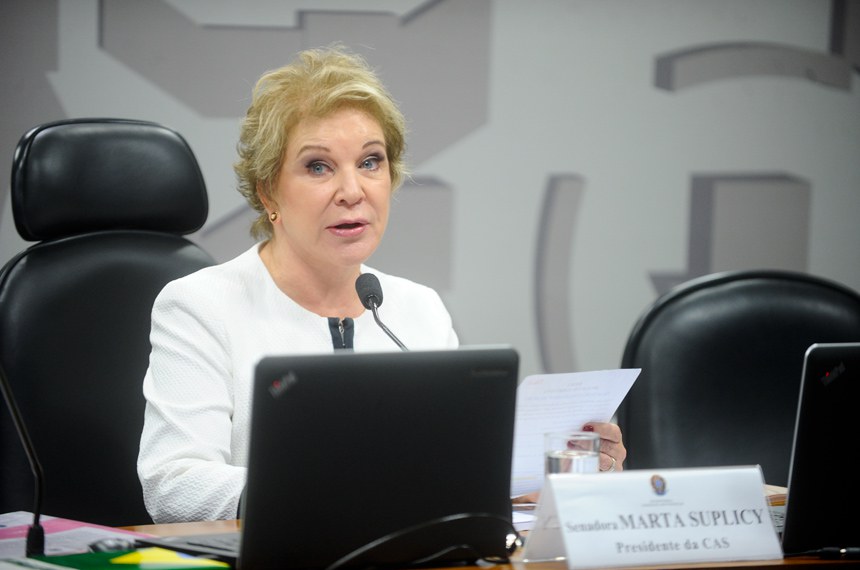 A senadora Marta Suplicy (PMDB-SP) apresentou o substitutivo ao projeto