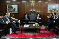 Eunício recebe representantes do setor de aviação