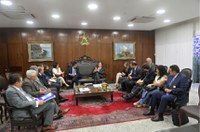 Eunício recebe representantes do setor de petróleo e gás