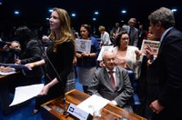 Senadoras  elogiam mobilização das mulheres em caso de assédio