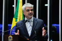 Recuo na reforma previdenciária é 'atestado de óbito' do governo, diz Humberto 