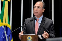 Fernando Bezerra Coelho elogia artigo de jornal de PE sobre desenvolvimento do estado