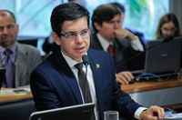 Randolfe apresentará seu voto sobre emendas à PEC do Foro Privilegiado 