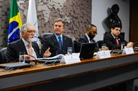 Trump compromete a confiança nos Estados Unidos, diz Celso Lafer