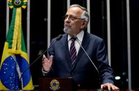 Capiberibe pede prioridade à reforma política