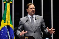 Acir Gurgacz  protesta contra demora na construção da Ferrovia Bioceânica