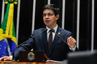 Randolfe manifesta preocupação com medida que afeta povos indígenas