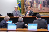 Comissão de Orçamento adia eleição de presidente para o dia 26