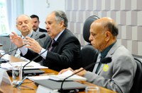 Projeto de serviço civil obrigatório para médicos gera controvérsia na CE