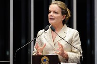 Gleisi Hoffmann critica proposta de Temer de reforma da Previdência 