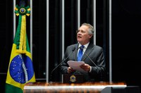 Renan Calheiros diz que condução da Lava Jato fere direitos da democracia