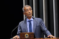 Romário pede ajuda para salvar UERJ