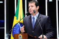 Reguffe pede rapidez na análise de PEC que extingue foro privilegiado