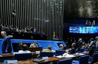 Aprovada urgência para projeto que pune pirataria e para digitalização de documentos públicos