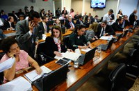 Criação de comitês de transição de governo vai ao Plenário