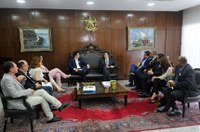 Eunício recebe representantes de serviço de transporte por aplicativo