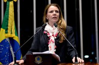 Vanessa Grazziotin critica reforma trabalhista e diz que país vive momento grave