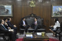 Eunício recebe representantes da Associação dos Municípios do Ceará