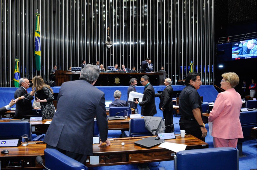 Plenário do Senado na sessão de 4 de abril, que aprovou a instituição do Cartão Reforma