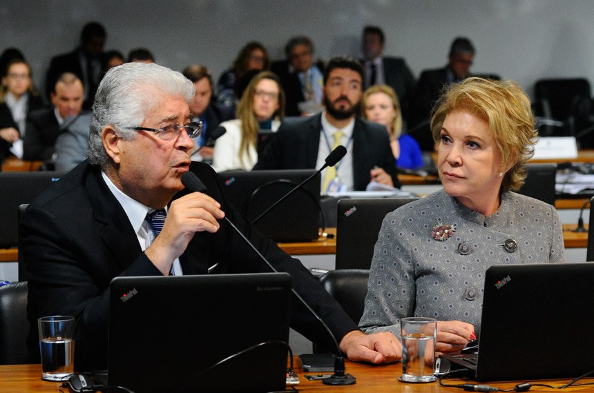 O substitutivo do senador Roberto Requião (PMDB-PR) ao projeto original da senadora Marta Suplicy (PMDB-SP) agora irá para exame do Plenário do Senado