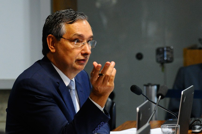 O senador Eduardo Amorim (PSDB-SE) também anunciou voto contrário ao projeto