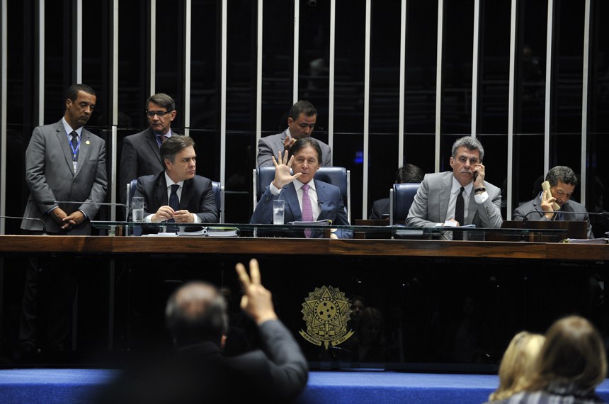 O Senado aprovou o Projeto de Lei da Câmara (PLC) 89/2012, que dá ao Aeroporto de Congonhas, em São Paulo, o nome de Aeroporto Deputado Freitas Nobre na sessão desta quinta-feira (25)