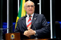 Lasier Martins defende fim do sigilo de contratos com o BNDES