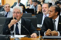 Requião quer ouvir deputado Rodrigo Loures sobre caso JBS e Cade