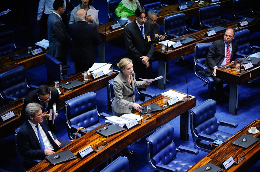 A senadora Gleisi Hoffmann (PT-PR) disse ter levantado fatos durante a formulação de questão de ordem, não acusações levianas contra Tasso Jereissati (PSDB-CE)