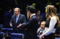 Senadores divergem em Plenário sobre andamento do projeto de reforma trabalhista