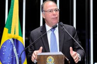 Fernando Bezerra Coelho relata ações do governo na ajuda a atingidos pelas  cheias