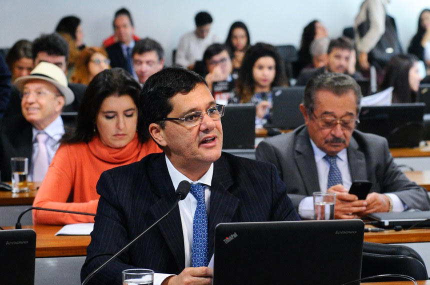 Ricardo Ferraço, relator da proposta nas comissões de Assuntos Sociais e Assuntos Econômicos, avisou que a votação vai ocorrer, mesmo que a reunião entre pela madrugada