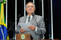 Renan deixa a liderança do PMDB e critica condução das reformas