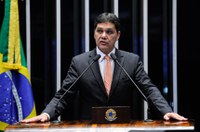 Brasil precisa aperfeiçoar legislação trabalhista, diz Ferraço