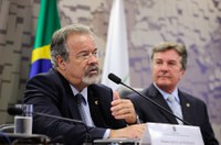 Elite brasileira é negligente com a Defesa nacional, afirma Jungmann na CRE