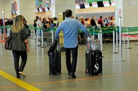 Senadores querem rápida aprovação do fim da cobrança por bagagens em voos