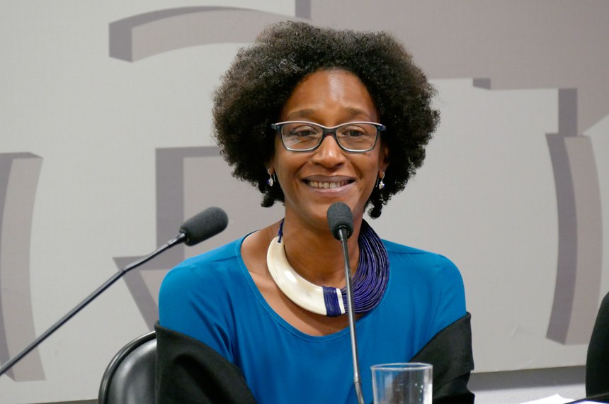 Eunice Borges, do Programa Liderança e Participação Política da ONU Mulheres no Brasil, falou sobre os marcos internacionais em favor da igualdade racial, dos quais o Brasil é signatário 