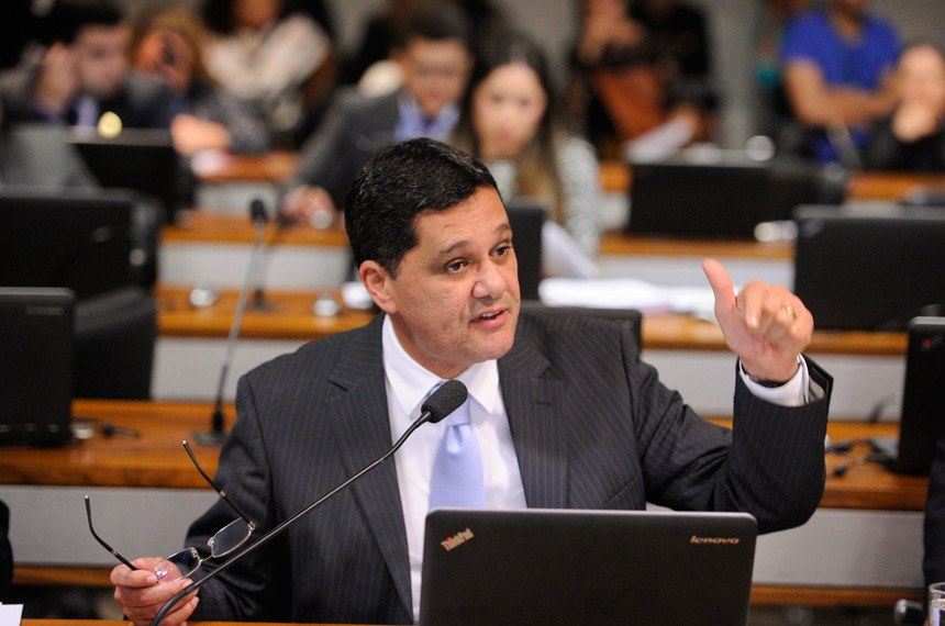 O senador Ricardo Ferraço é o relator na Comissão de Assuntos Econômicos do projeto que torna crime a mudança da meta fiscal