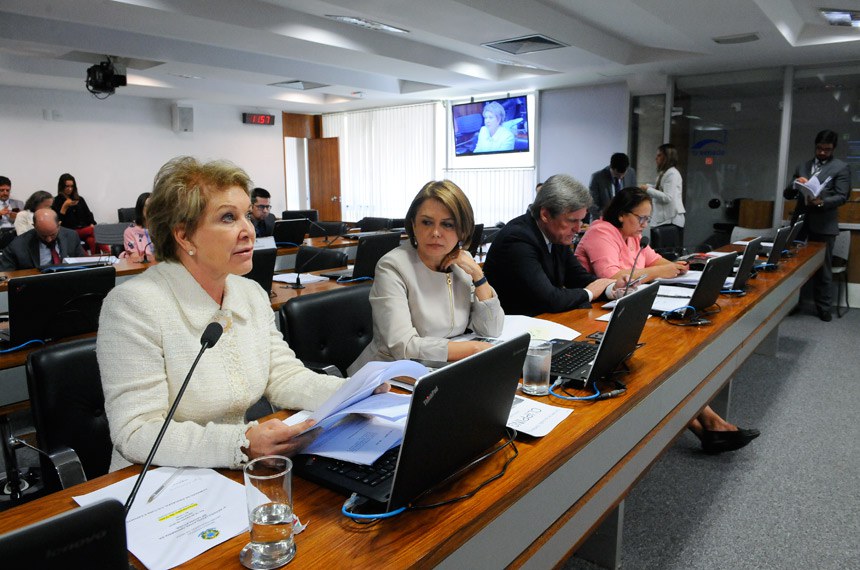 A senadora Marta Suplicy (a esq.) é relatora de dois projetos terminativos pautados para a reunião do colegiado