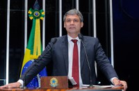 Lindbergh Farias diz que caravana de campanha de Lula leva esperança ao país