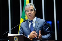 Jorge Viana pede atitude do STF contra ilegalidades